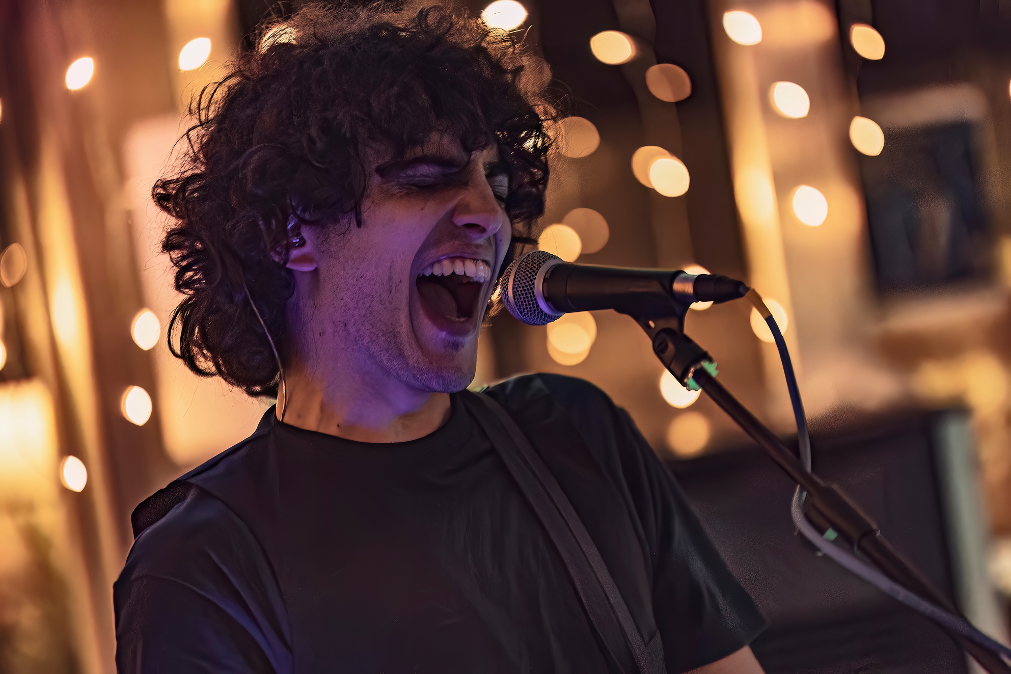 Energetic Singer Belt It Out